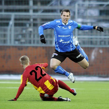 Halmstads nr 11 Stefan Selakovic och Syrianska nr 22