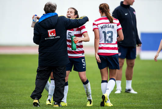 Pia Sundhage, förbundskapten, Sverige, kramar om Kelly