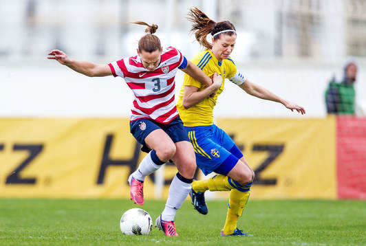 Kamp mellan Christine Rampone, USA, och Lotta Schelin,