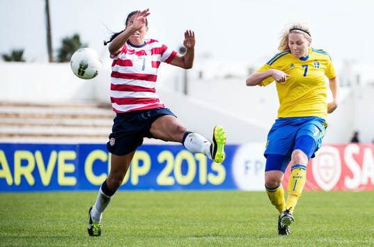 Lisa Dahlkvist, Sverige, skjuter mot mål