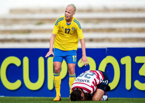 Caroline Seger, Sverige, kollar hur det är med Abby