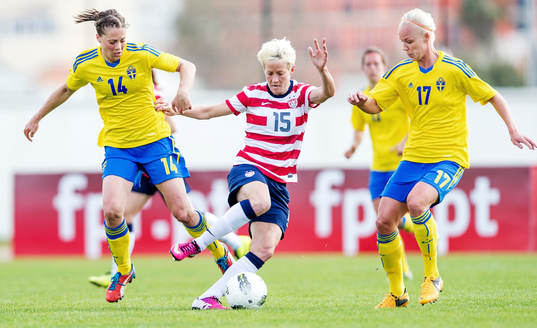 Närkamp mellan Johanna Almgren, Sverige, Megan Rapinoe,