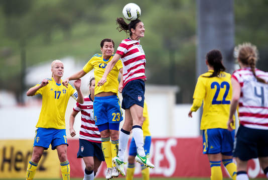 Yael Averbuch, USA, i nickduell med Hanna Folkesson, Sverige