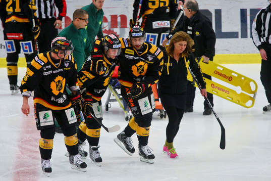 Pierre Edouard Bellemare får hjälp av isen av Karin