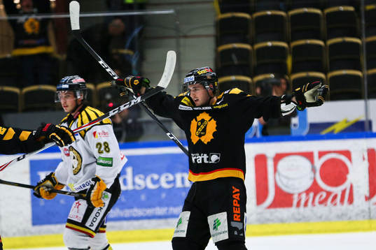 Bud Holloway i Skellefteå gör 2-0 mot Brynäs