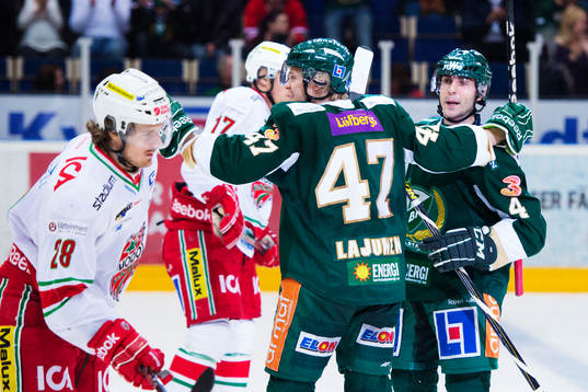 Chris Lee, Färjestad, skriker åt Kristian Forsberg, Modo,