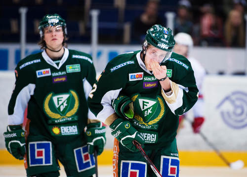 Per Åslund, Färjestad, har ont