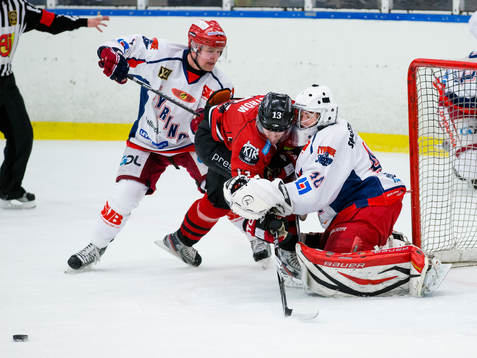 Alexander Sjöström, Kungälv tappar pucken och kolliderar