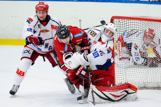 Alexander Sjöström, Kungälv tappar pucken och kolliderar