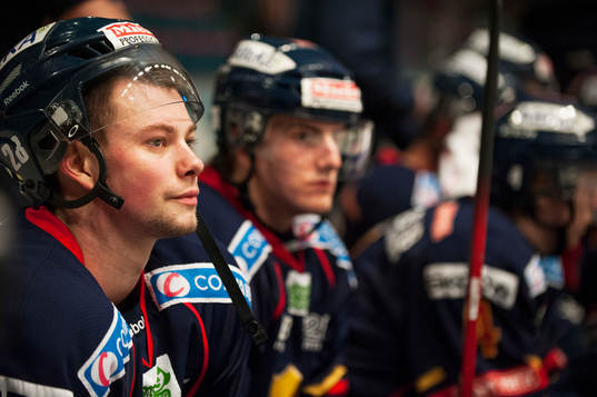 Kim Lennhammer, Djurgården, deppar i båset