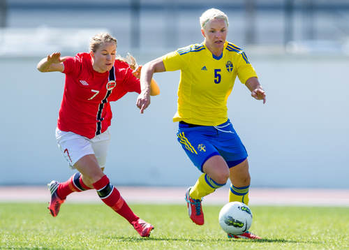 Nilla Fischer, Sverige jagas av Lene Mykjåland, Norge
