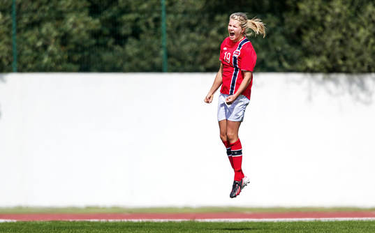 Ada S. Hegerberg, Norge, jublar
