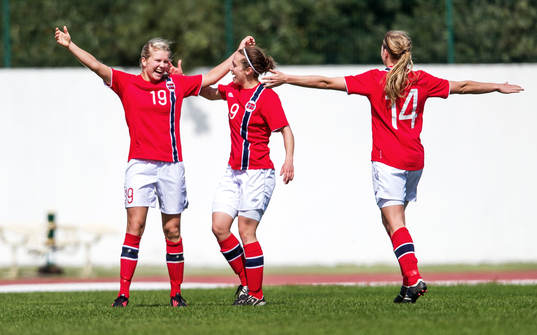 Ada S. Hegerberg, Norge, jublar