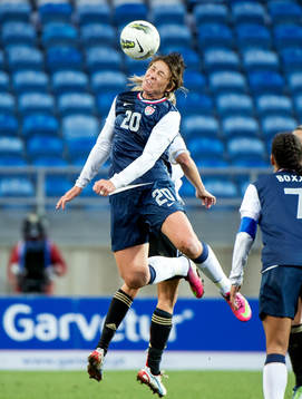 Abby Wambach, USA, nickar bollen