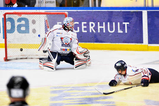 HV71 tar ledningen med 1-0
