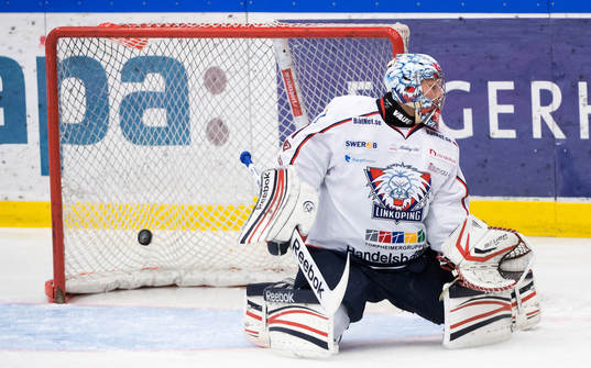 Christian Engstrand, målvakt Linköping, släpper in 1-0