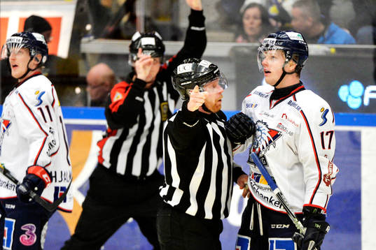 Carl Söderberg blir utvisad