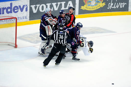 HV71 nr 72	 Patrik Carlsson och Linköpings nr 12 Sebastian