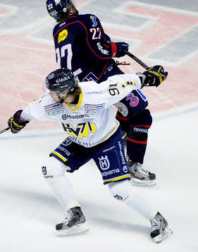 HV71 nr 91 Andreas Jämtin och Linköpings nr 22 Robin