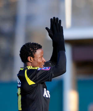 AIKs nr 21 Kennedy Igboananike jublar 1-0 målet