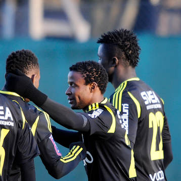 AIKs nr 21 Kennedy Igboananike jublar 1-0 målet
