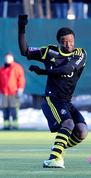 AIKs nr 21 Kennedy Igboananike jublar 1-0 målet