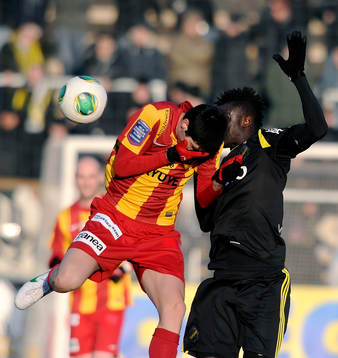 AIKs nr 22 Kwame Amponsah Karikari kommer