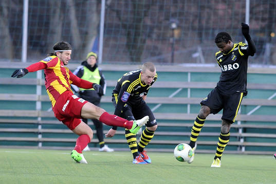 2-0 målet av nr 21 Kennedy Igboananike och Syrianska nr 4
