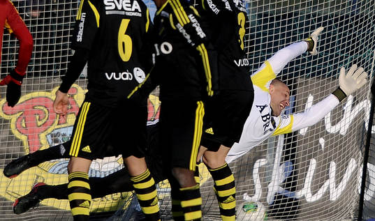 AIKs målvakt nr 27 Ivan Turina