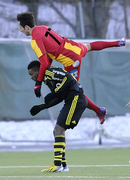 AIKs nr 20 Ibrahim Moro och Syrianska nr 77 Louay Chanko