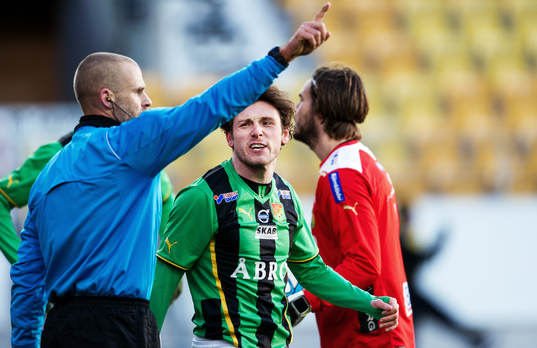 Calum Angus, Gais, får rött kort och blir utvisad