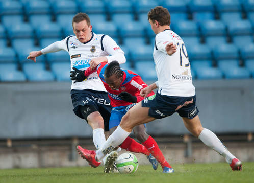 May Mahlangu, Helsingborg, mot Jens Portin och Marcus