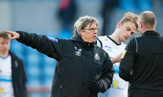 Per Olsson, tränare, Gefle, framför klagomål hos domare