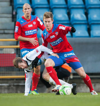 Emil Krafth, Helsingborg, trycker undan Jonas Lantto, Gefle