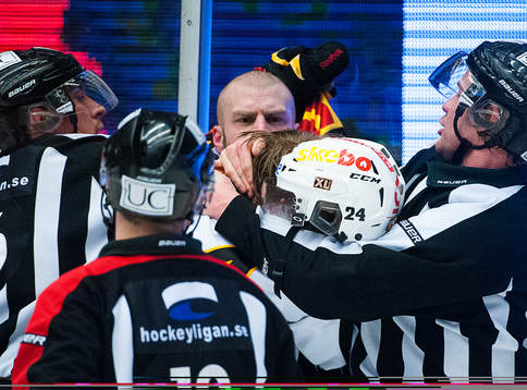 domarna måste gå emellan Jörgen Sundqvist, Brynäs,  och