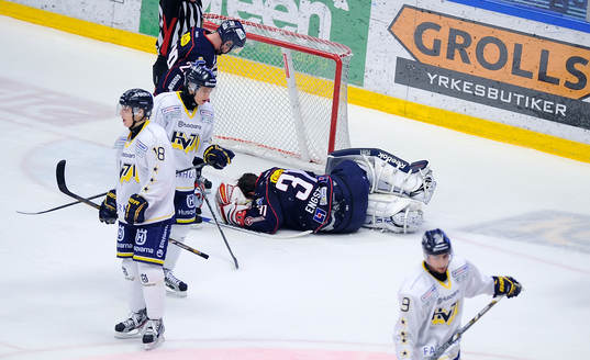 Linköpings målvakt nr 31 Christian Engstrand blev skadad
