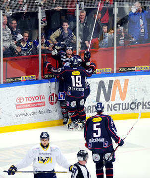 Jubel 4-4 målet av Linköpings nr 37 Lee Goren