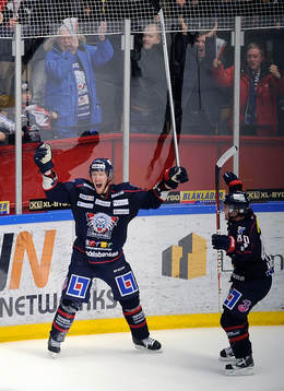 Jubel 4-4 målet av Linköpings nr 37 Lee Goren