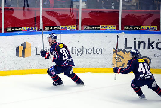 Jubel 4-4 målet av Linköpings nr 37 Lee Goren