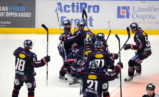 Jubel 5-4 målet av nr 11 Simon Hjalmarsson