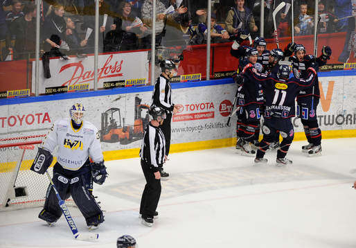 4-4 jubel. Målet gjordes av Lee Goren.   HV71 målvakt