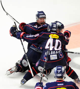 Simon Hjalmarsson jublar