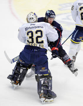 Gustaf Wesslau mål vakt HV71 stoppar Sebastian Karlsson i