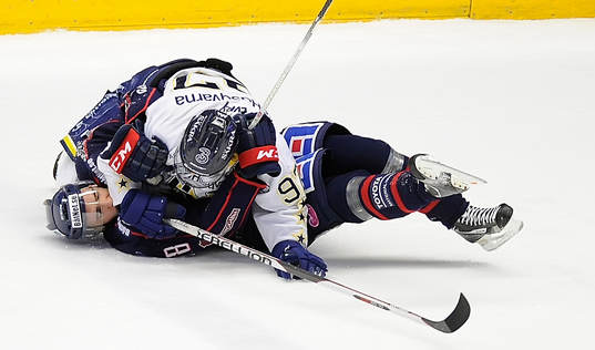 Daniel Rahimi Linköping brottas med Per Ledin i HV71