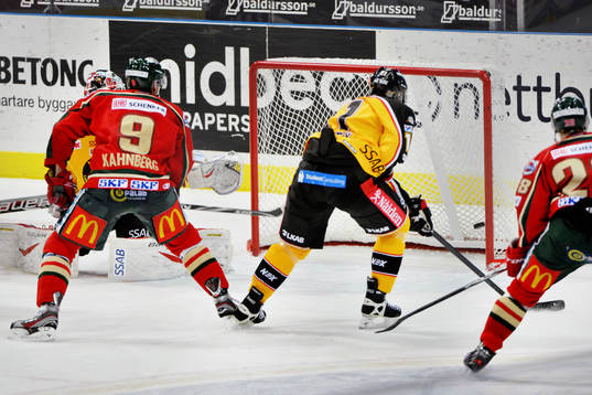 Nr 9 i Frölunda Magnus Kahnberg gör 2-1 till Frölunda