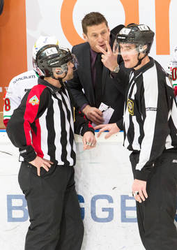 Ulf Samuelsson Head Coach MODO protestar mot domarbeslut