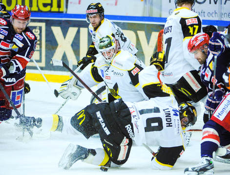 Rörigt framför Lars Johansson, Målvakt, Västerås