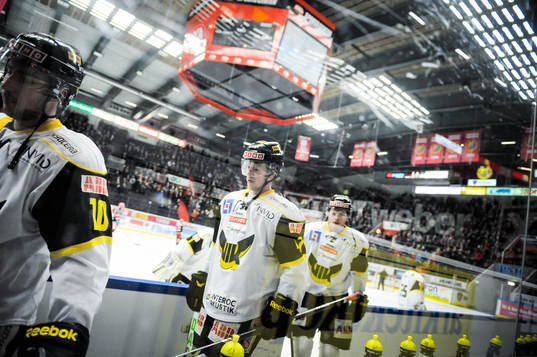 Västerås-spelarna lämnar isen
