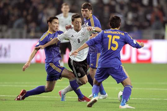 Mesut Ozil / Maksat Baizhanov - 22.03.2013 - Kazakhstan /