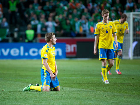 Sebastian Larsson, och Rasmus Elm, Sverige, deppar